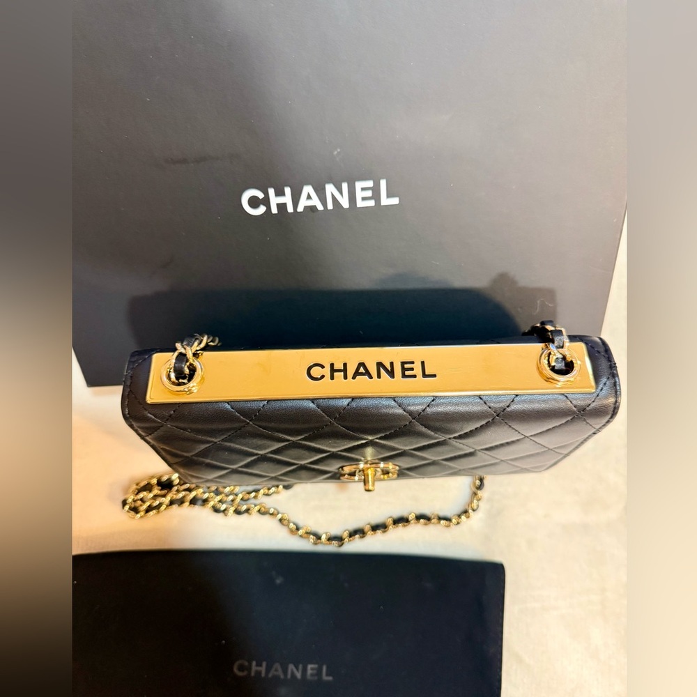 CHANEL Soft Leather Purse ๐ฅ - Picture 4 of 16